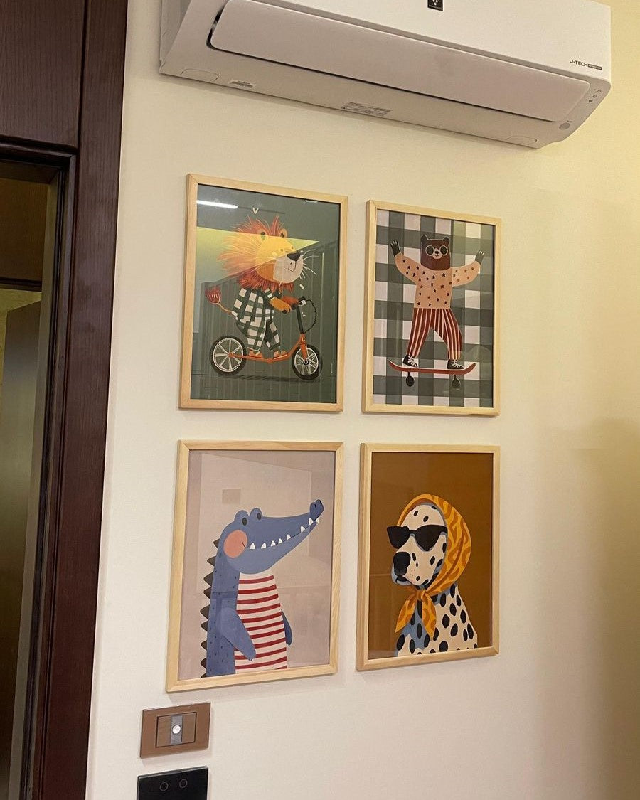 Retro animals wall gallery